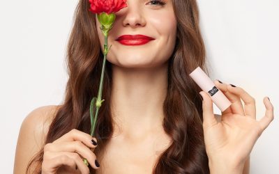 Idealna szminka – jak wybrać i czym się kierować ? Hydramatic od AVON to dobry wybór.
