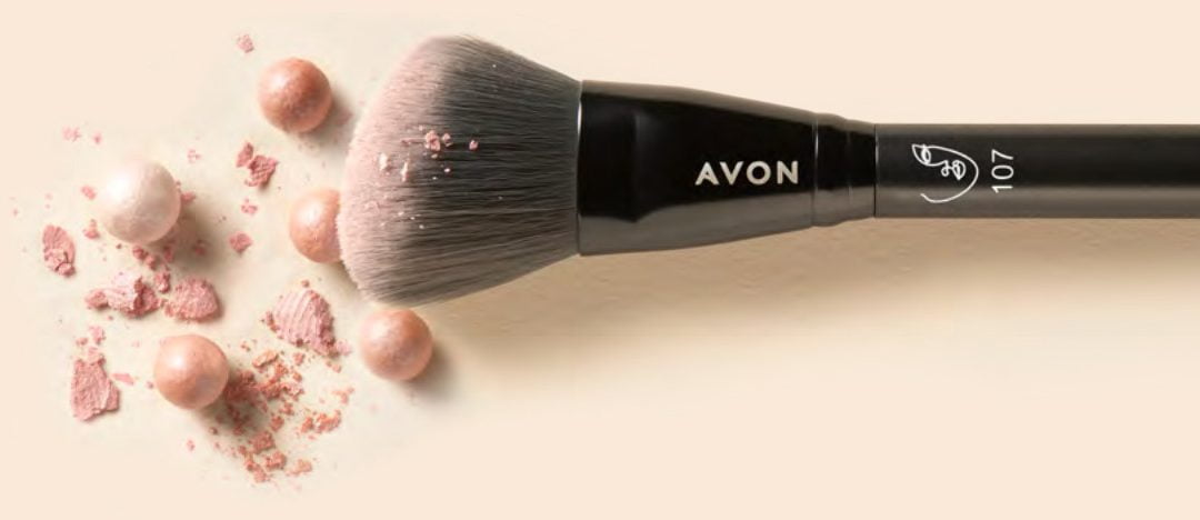Pędzle do makijażu od AVON – jakie pędzle powinny znaleźć się w Twoim zestawie kosmetycznym?